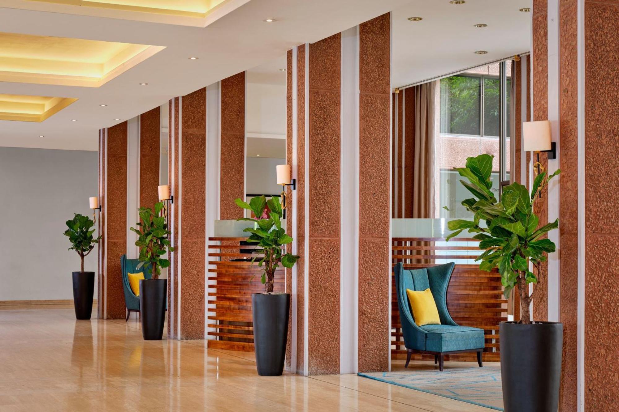 Sheraton Skyline Hotel London Heathrow Hillingdon Exterior foto