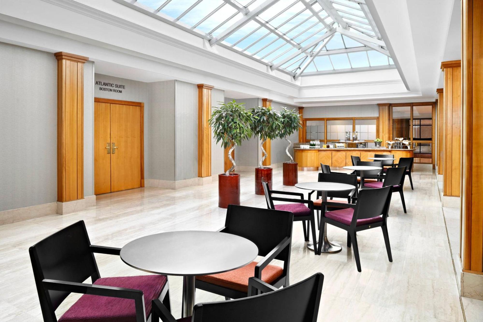 Sheraton Skyline Hotel London Heathrow Hillingdon Exterior foto