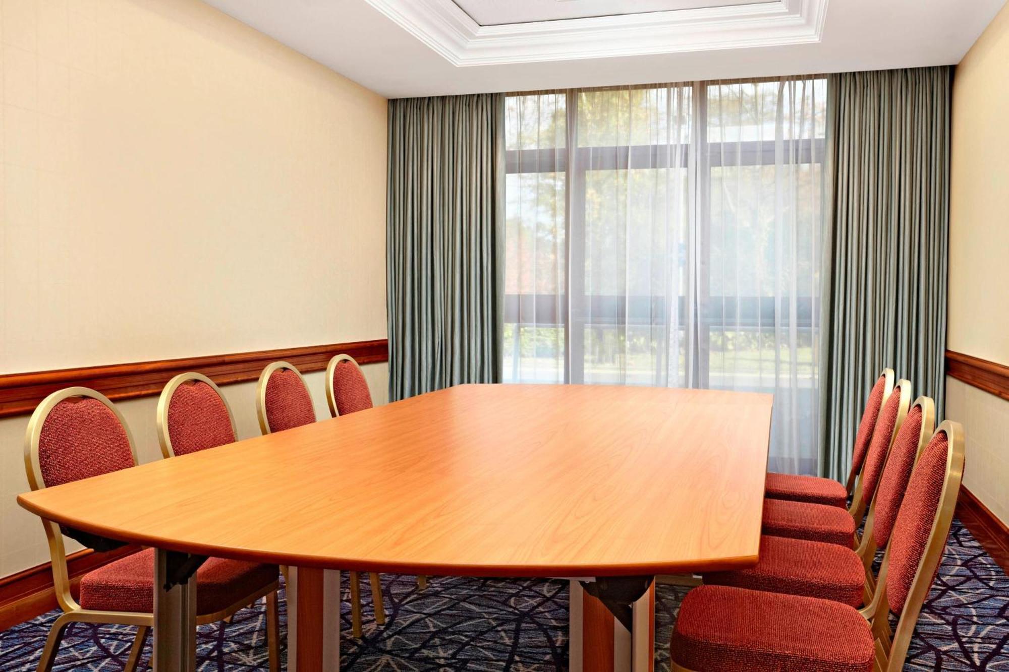 Sheraton Skyline Hotel London Heathrow Hillingdon Exterior foto